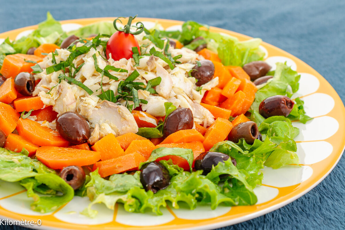 Recette sans gluten de daurade en salade avec des carottes cuites et des olives — fines herbes et huile de colza