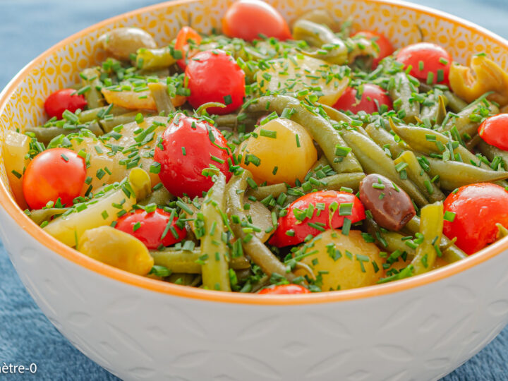 Recette sans gluten de salade de haricots verts, pommes de terre, tomates et olives — vinaigre balsamique