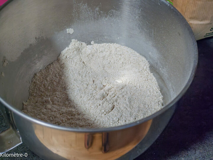 Cookies aux amandes et pépites de chocolat : étape 1 — Préchauffez le four à 180°.
