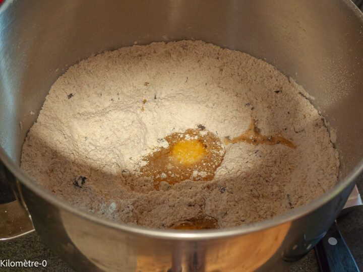Cookies aux pépites de chocolat : étape 4 — Ajoutez les oeufs...