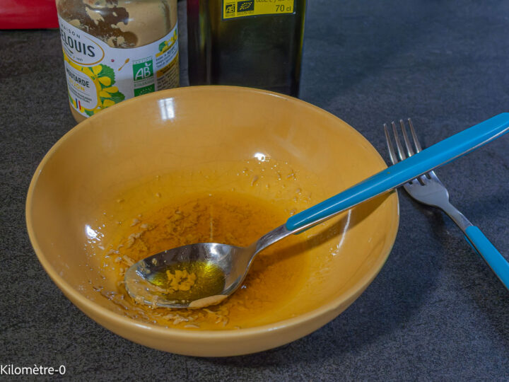 Daurade en salade avec des carottes cuites et des olives : étape 4 — Pendant ce temps, préparez la vinaigrette.