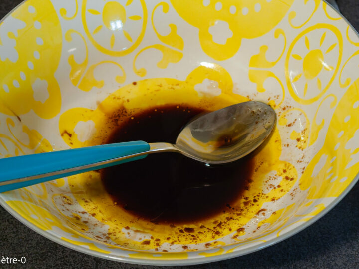 Salade de tomates aux pignons de pin : étape 3 — Préparez la vinaigrette