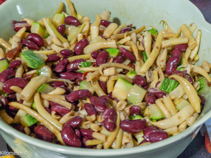 Salade aux deux haricots, courgettes et oeufs durs : étape 9 — Ainsi que les haricots rouges.